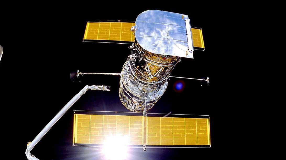 18-1990-s31-imax-view-of-hst-release-1