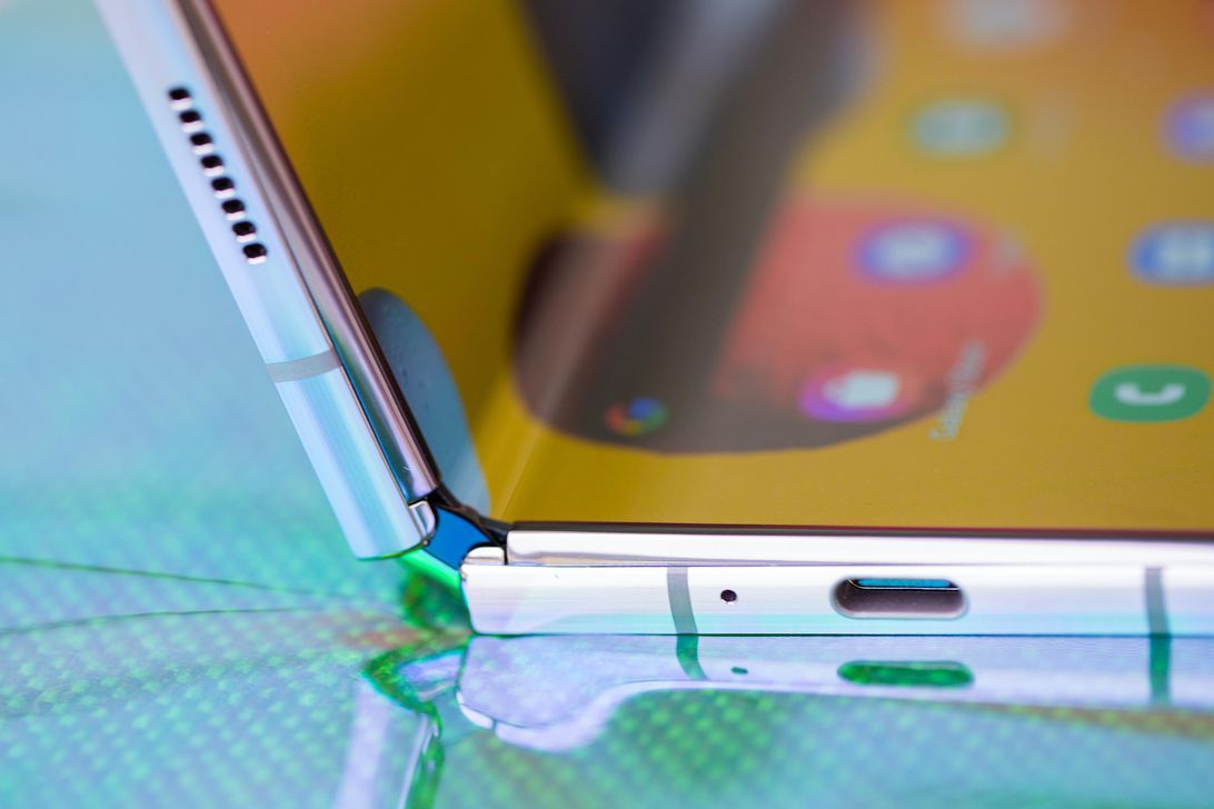 samsung-galaxy-z-fold-2-7421