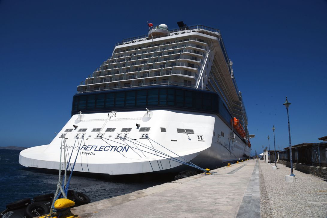 bateau-de-croisière-à-mykonos