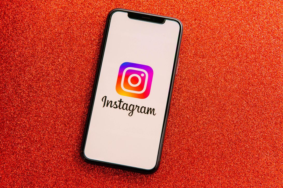 008-instagram-app-logo-on-phone-2021
