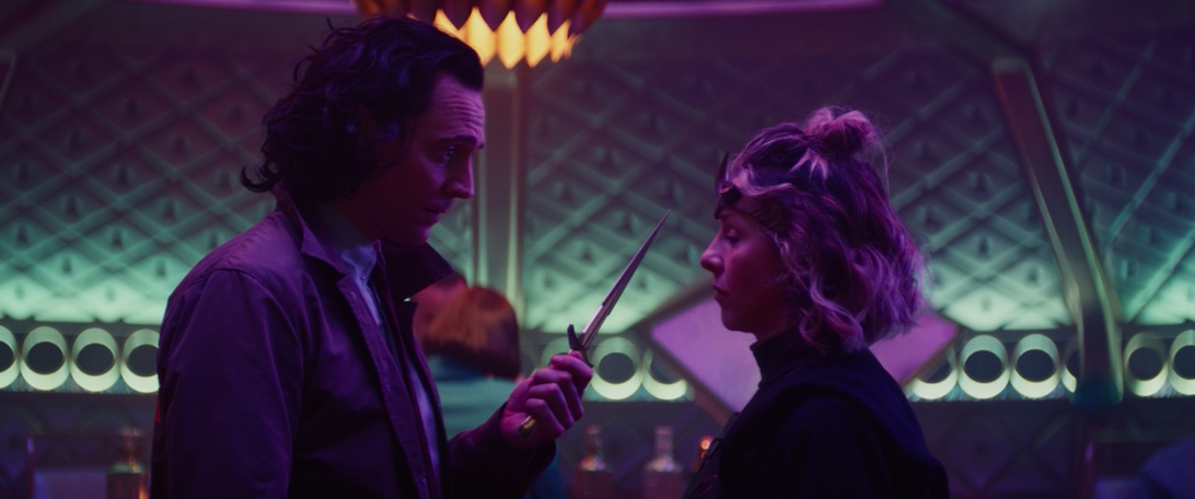 Loki et Sylvie avec couteau